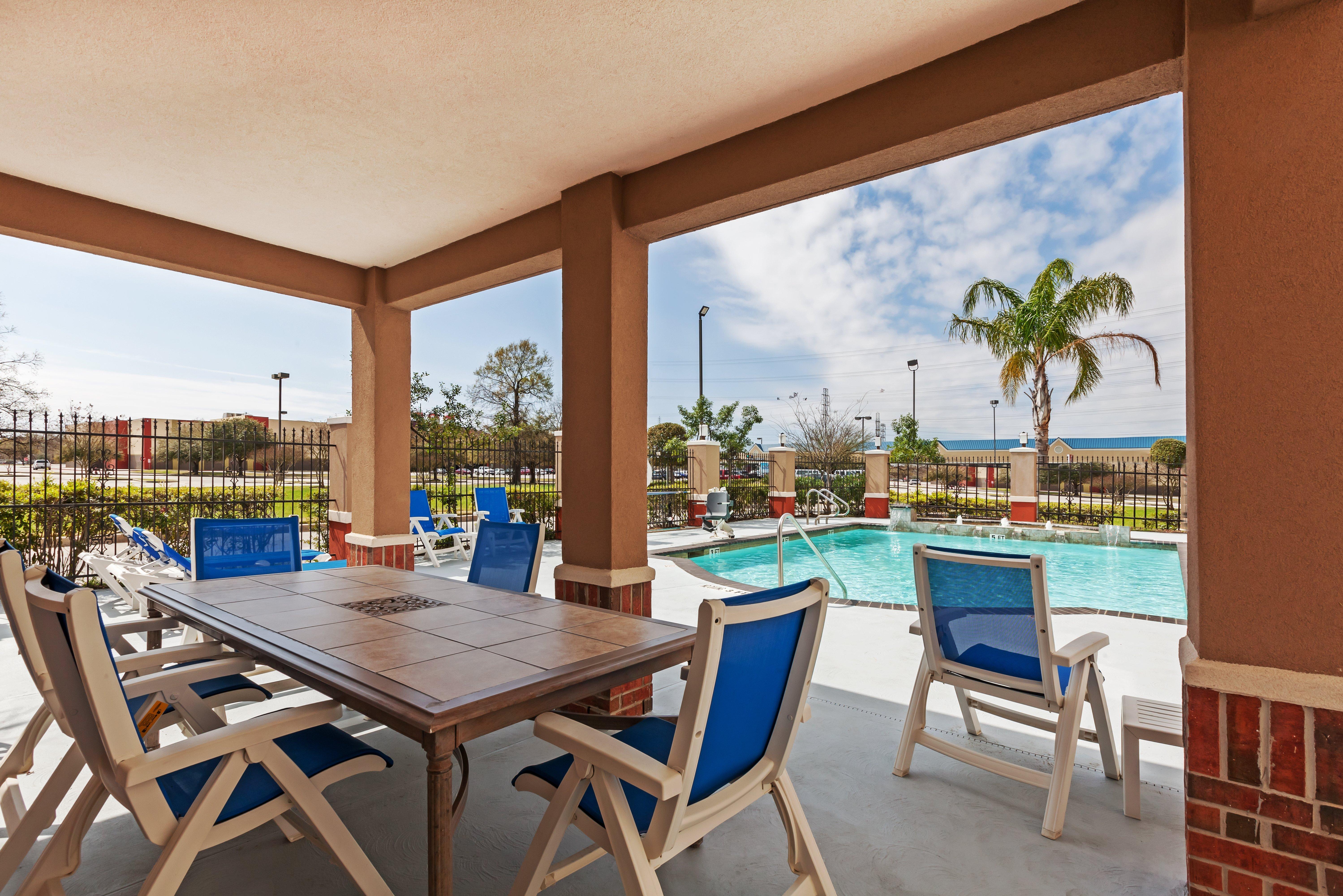 Holiday Inn Express & Suites Houston East By Ihg Exterior photo