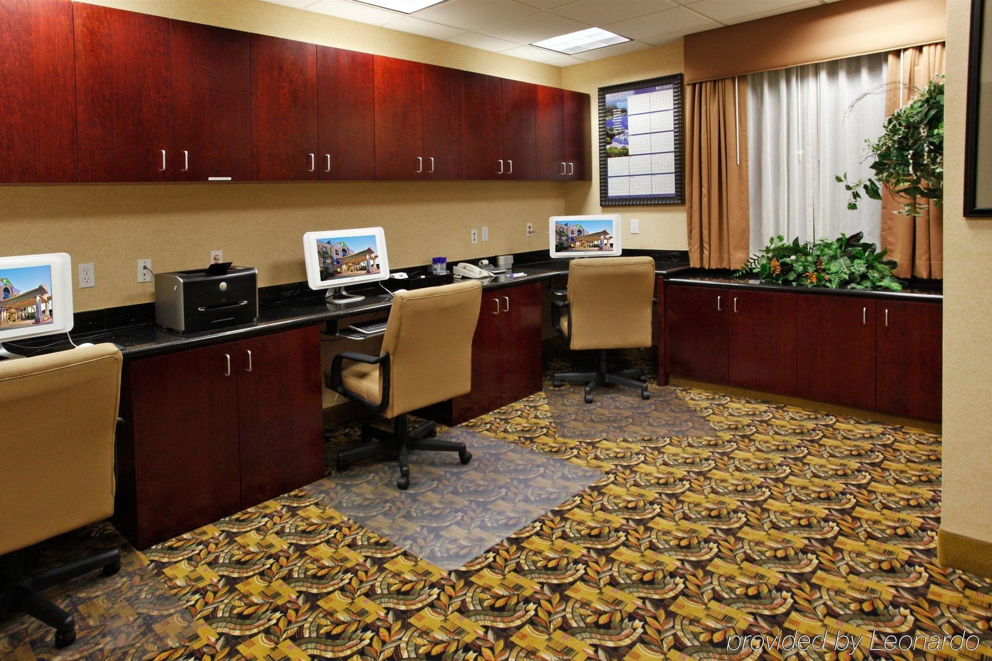 Holiday Inn Express & Suites Houston East By Ihg Facilities photo